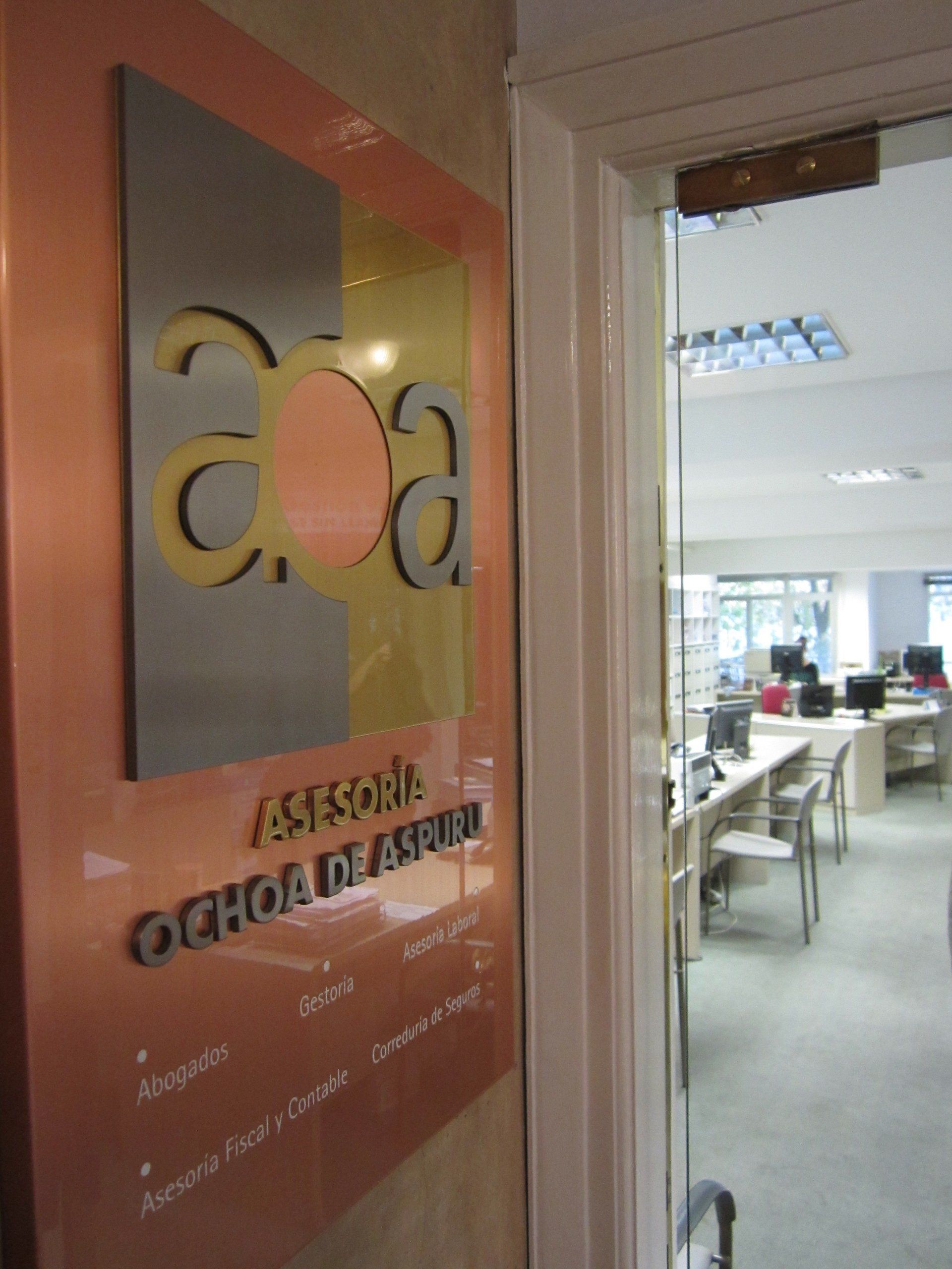 Entrada de la oficina de Asesoría Ochoa de Aspuru en Vitoria-Gasteiz
